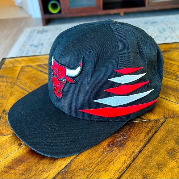 Mitchell Ness Throwback Chicago Bulls SnapBack NWOT - Picture 2 of 4